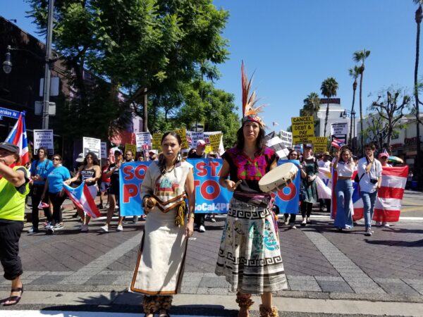 Puerto Ricans in Los Angeles marching